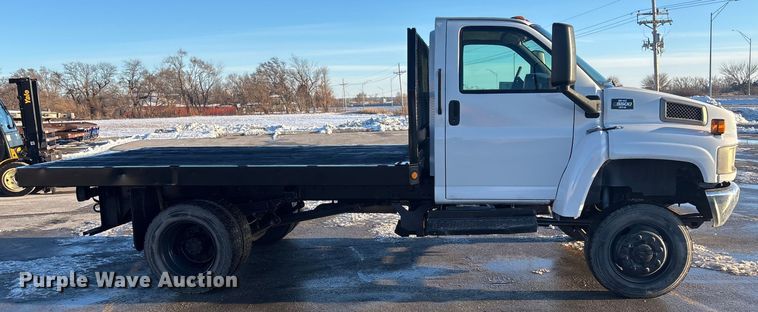 image for item FG1528 2007 GMC C5500 flatbed truck