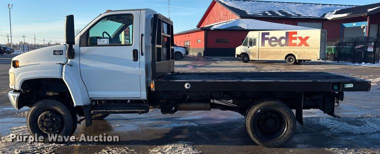 image for item FG1528 2007 GMC C5500 flatbed truck