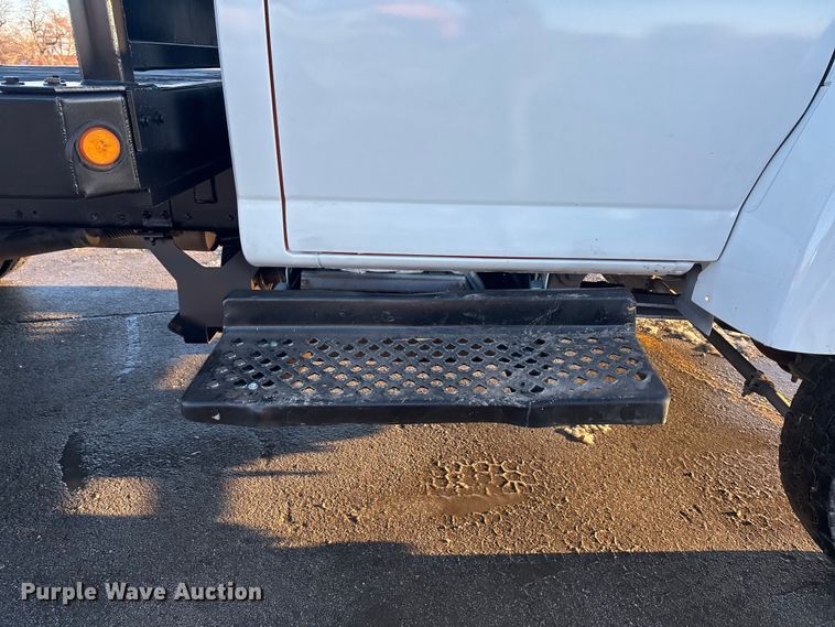 image for item FG1528 2007 GMC C5500 flatbed truck