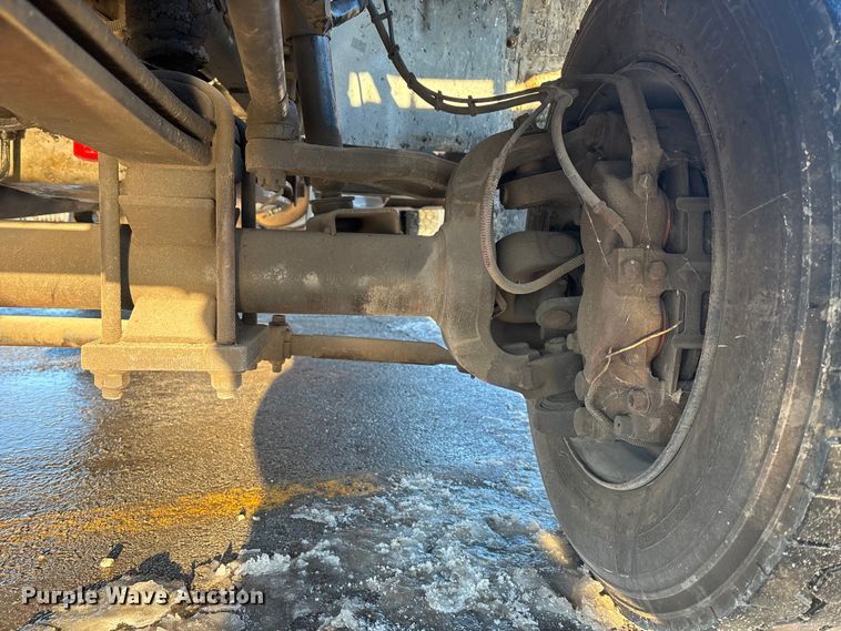 image for item FG1528 2007 GMC C5500 flatbed truck