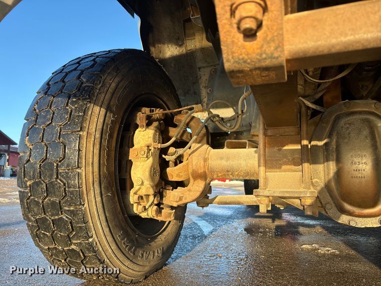 image for item FG1528 2007 GMC C5500 flatbed truck