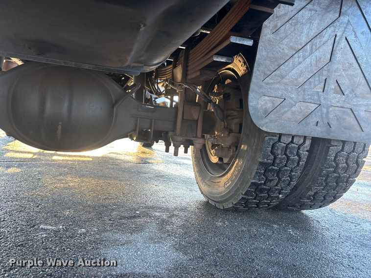 image for item FG1528 2007 GMC C5500 flatbed truck