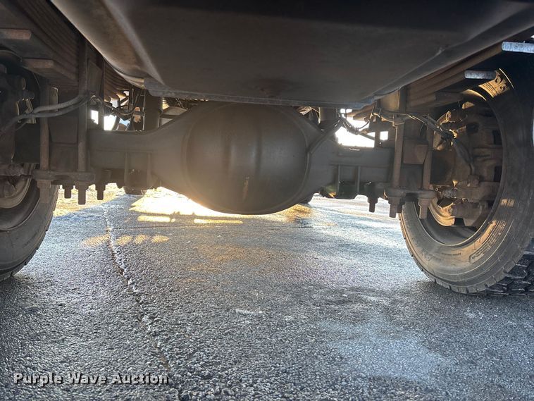 image for item FG1528 2007 GMC C5500 flatbed truck