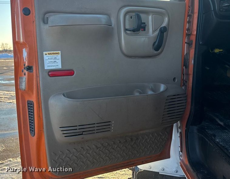 image for item FG1528 2007 GMC C5500 flatbed truck