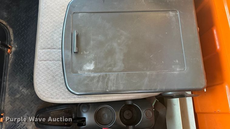 image for item FG1528 2007 GMC C5500 flatbed truck