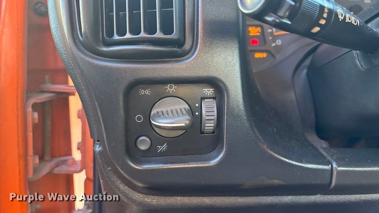 image for item FG1528 2007 GMC C5500 flatbed truck