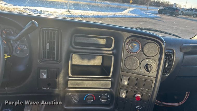 image for item FG1528 2007 GMC C5500 flatbed truck