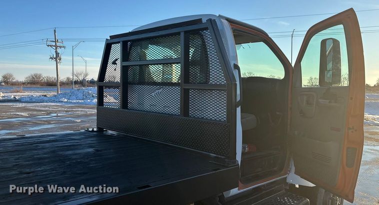 image for item FG1528 2007 GMC C5500 flatbed truck