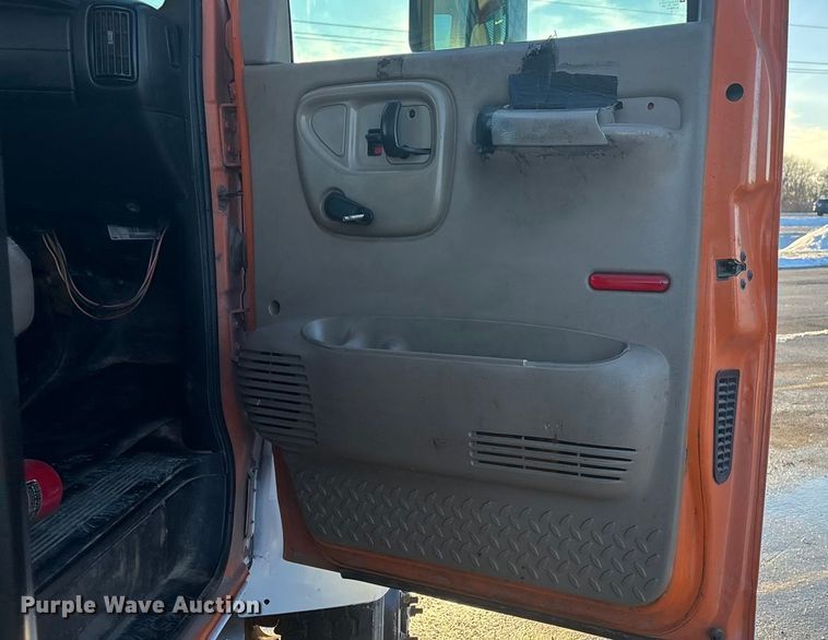 image for item FG1528 2007 GMC C5500 flatbed truck