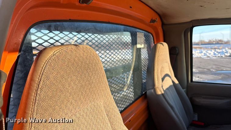 image for item FG1528 2007 GMC C5500 flatbed truck