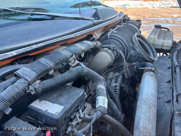 image for item FG1528 2007 GMC C5500 flatbed truck