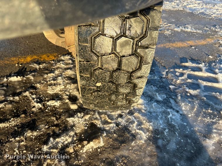 image for item FG1528 2007 GMC C5500 flatbed truck