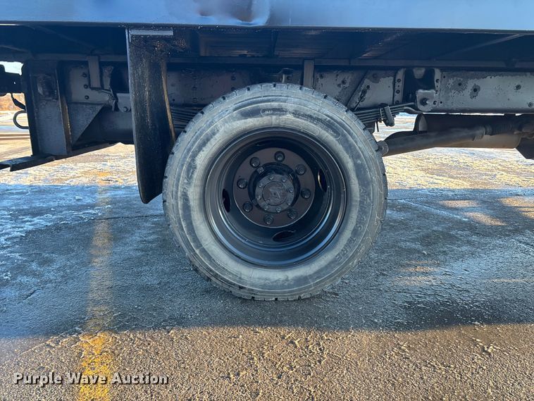 image for item FG1528 2007 GMC C5500 flatbed truck