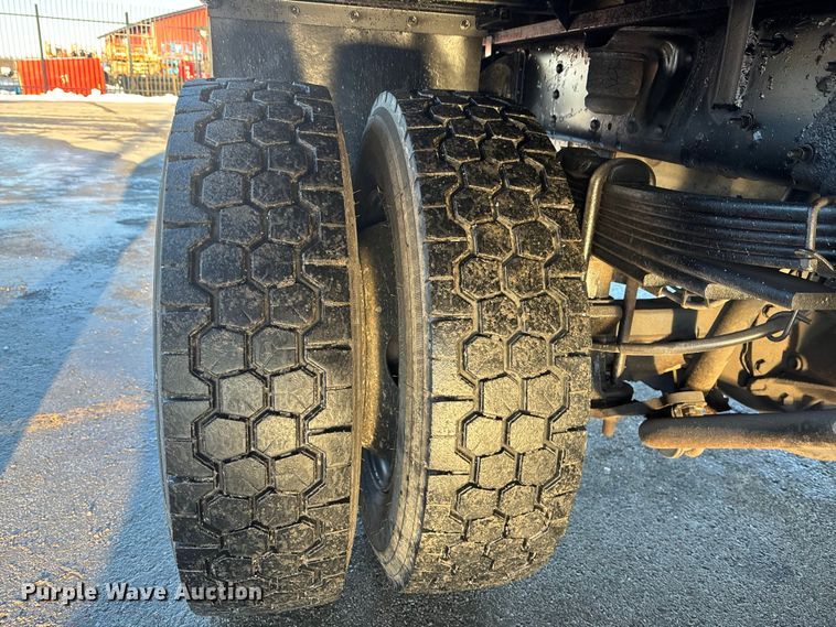 image for item FG1528 2007 GMC C5500 flatbed truck