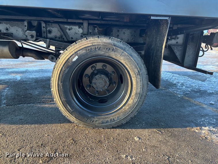 image for item FG1528 2007 GMC C5500 flatbed truck