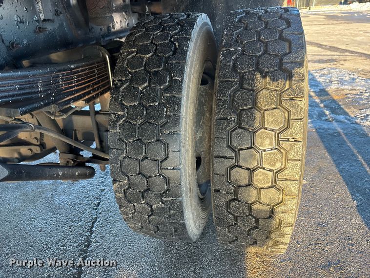 image for item FG1528 2007 GMC C5500 flatbed truck