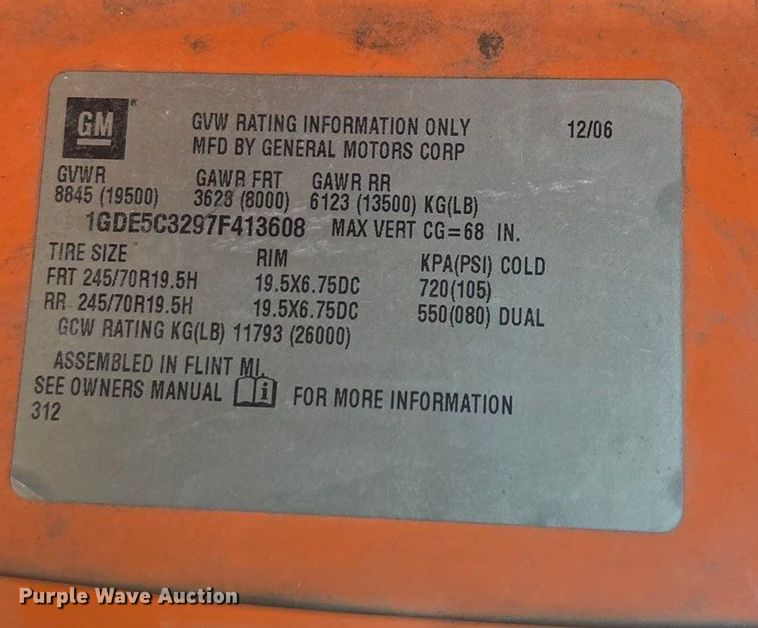 image for item FG1528 2007 GMC C5500 flatbed truck