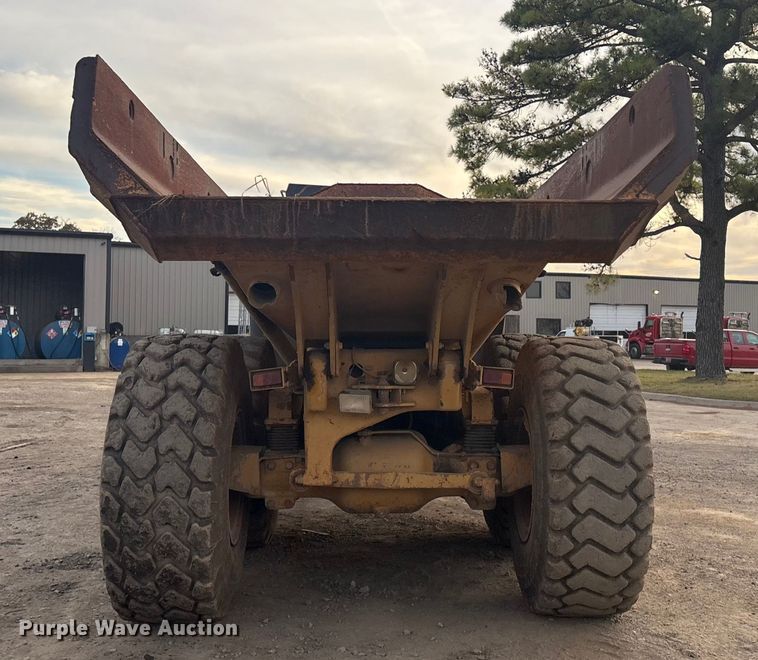 image for item FI0026 1999 Caterpillar D250EII articulated haul truck