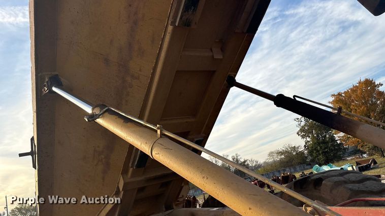 image for item FI0026 1999 Caterpillar D250EII articulated haul truck