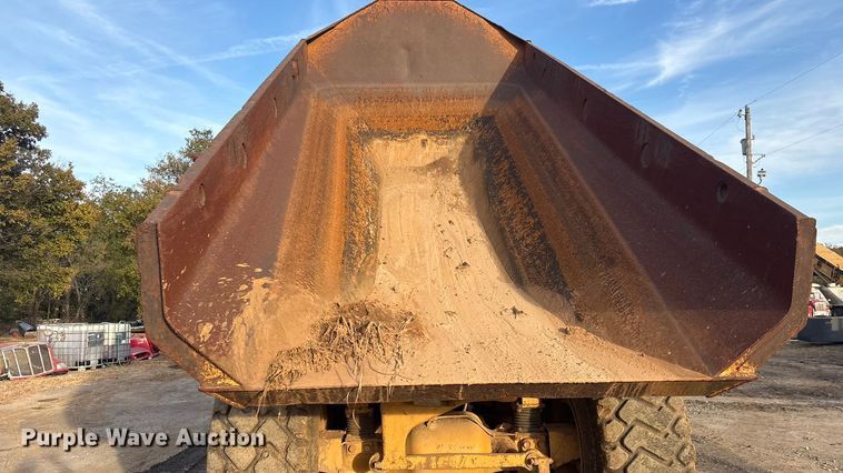 image for item FI0026 1999 Caterpillar D250EII articulated haul truck