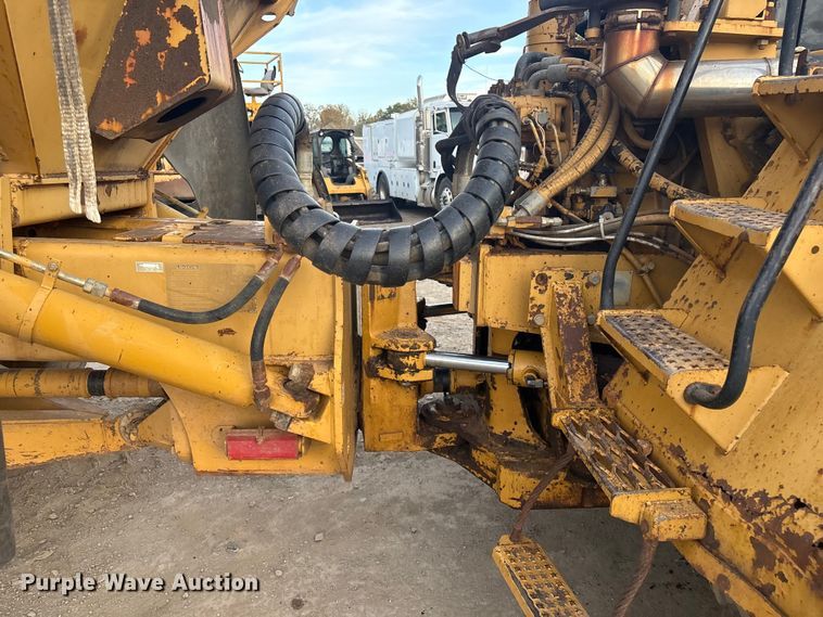 image for item FI0026 1999 Caterpillar D250EII articulated haul truck