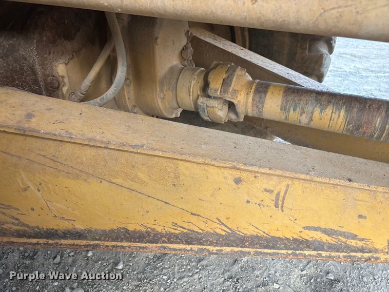 image for item FI0026 1999 Caterpillar D250EII articulated haul truck