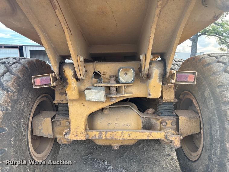 image for item FI0026 1999 Caterpillar D250EII articulated haul truck