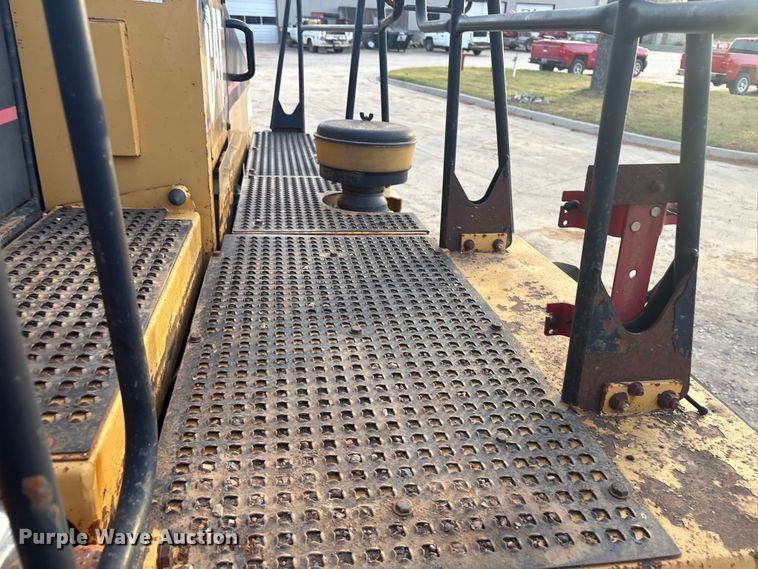 image for item FI0026 1999 Caterpillar D250EII articulated haul truck