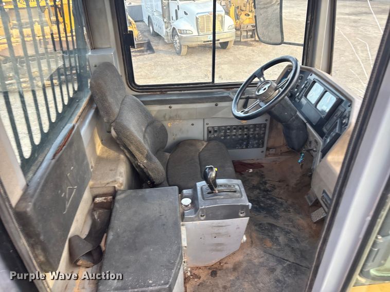 image for item FI0026 1999 Caterpillar D250EII articulated haul truck