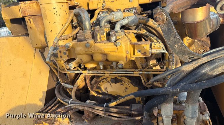 image for item FI0026 1999 Caterpillar D250EII articulated haul truck