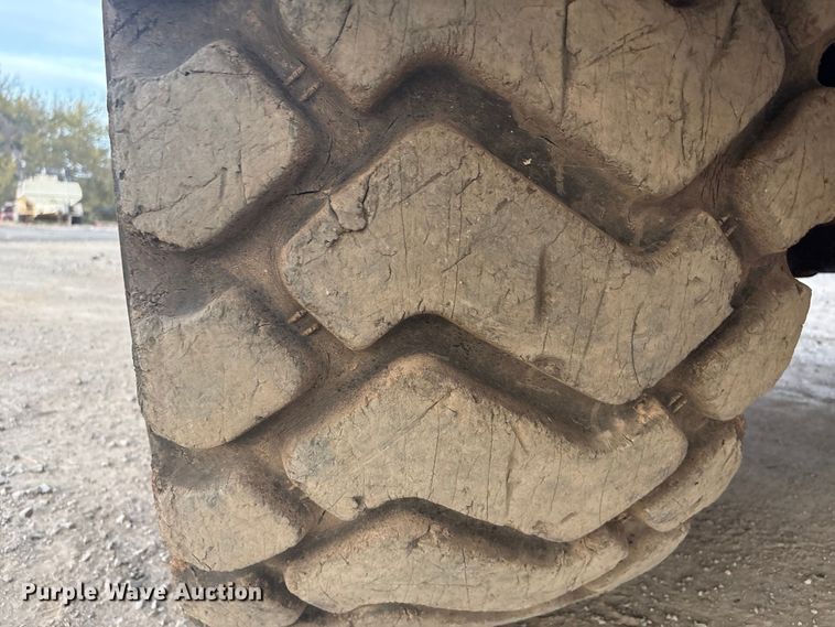 image for item FI0026 1999 Caterpillar D250EII articulated haul truck