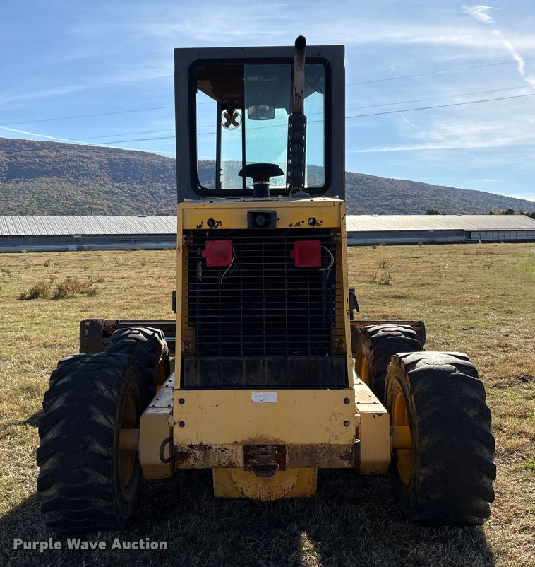 image for item FI0029 2002 New Holland RG80 motor grader