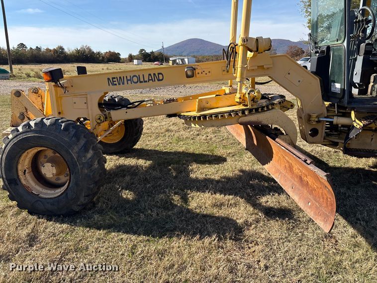 image for item FI0029 2002 New Holland RG80 motor grader