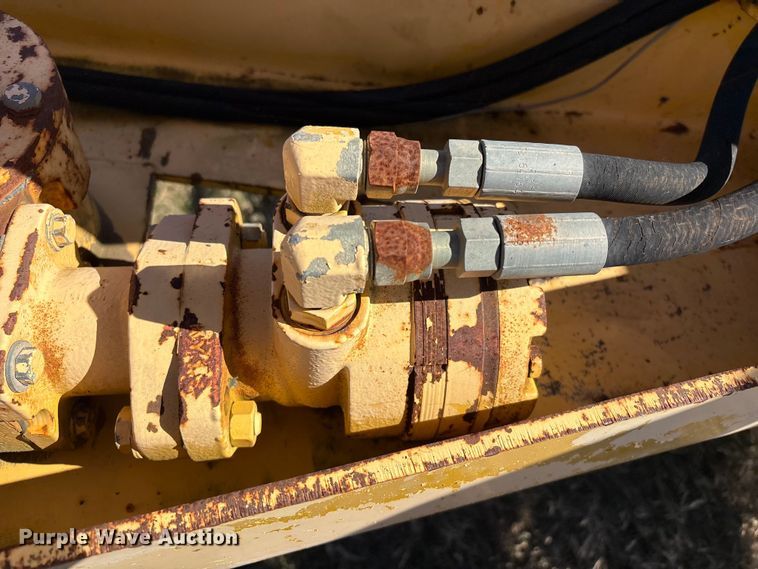 image for item FI0029 2002 New Holland RG80 motor grader