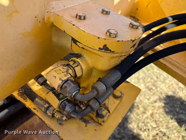 image for item FI0029 2002 New Holland RG80 motor grader