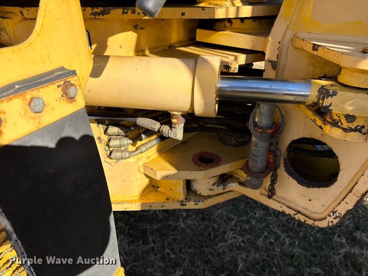 image for item FI0029 2002 New Holland RG80 motor grader