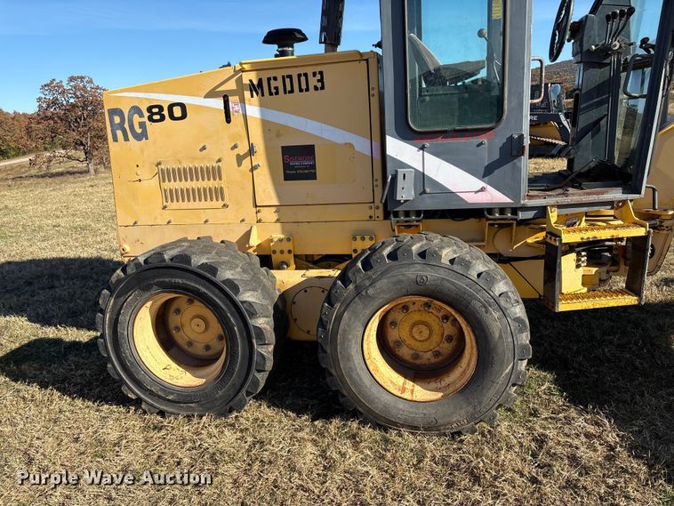 image for item FI0029 2002 New Holland RG80 motor grader