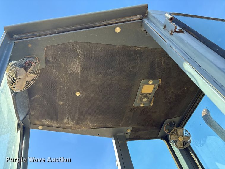 image for item FI0029 2002 New Holland RG80 motor grader