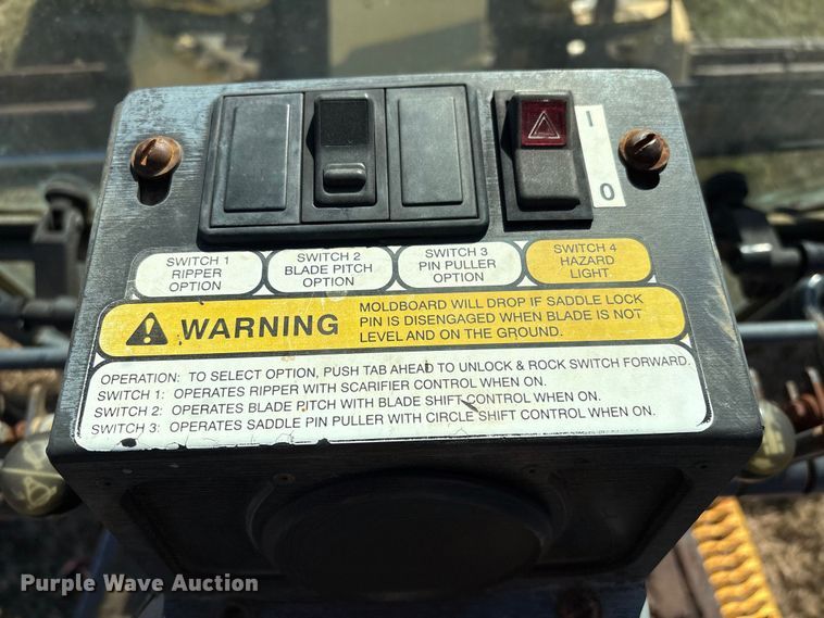 image for item FI0029 2002 New Holland RG80 motor grader