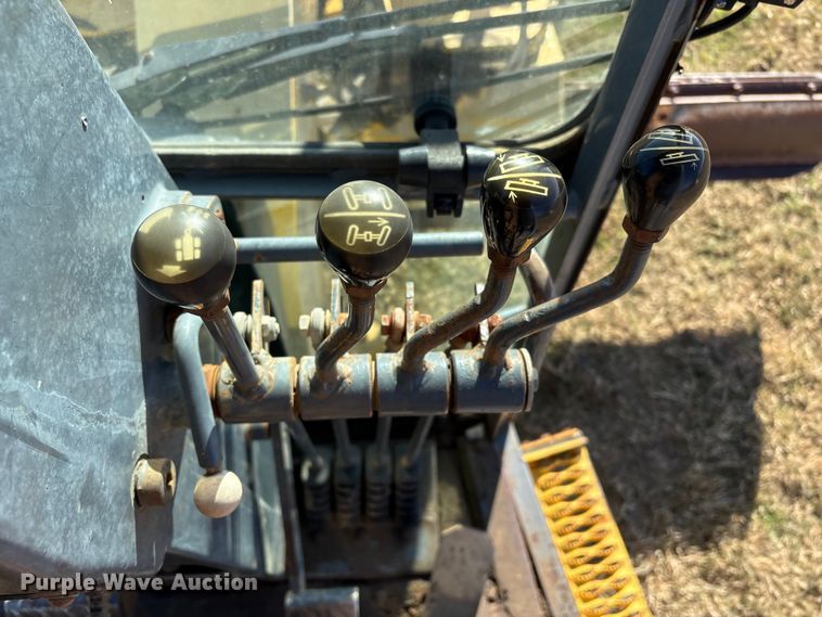 image for item FI0029 2002 New Holland RG80 motor grader