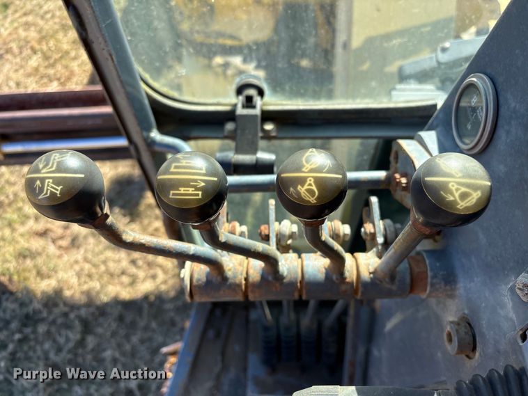 image for item FI0029 2002 New Holland RG80 motor grader