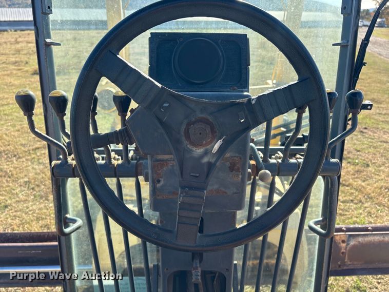 image for item FI0029 2002 New Holland RG80 motor grader