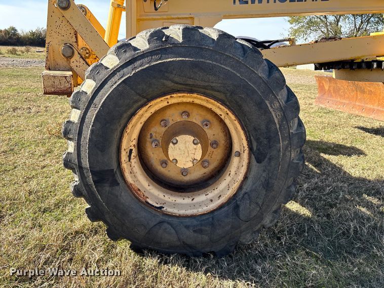 image for item FI0029 2002 New Holland RG80 motor grader