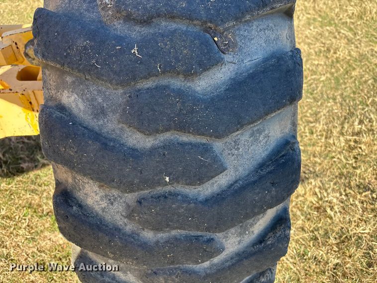 image for item FI0029 2002 New Holland RG80 motor grader