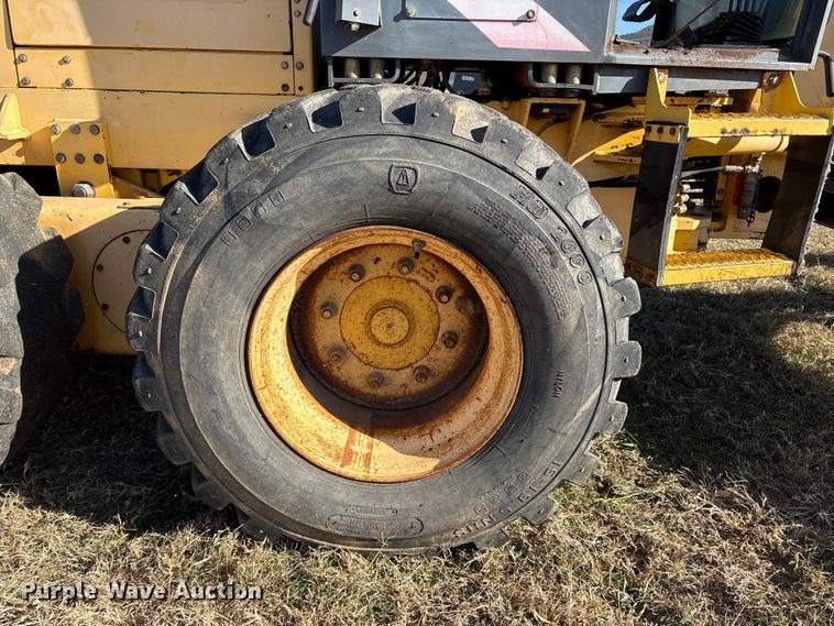 image for item FI0029 2002 New Holland RG80 motor grader