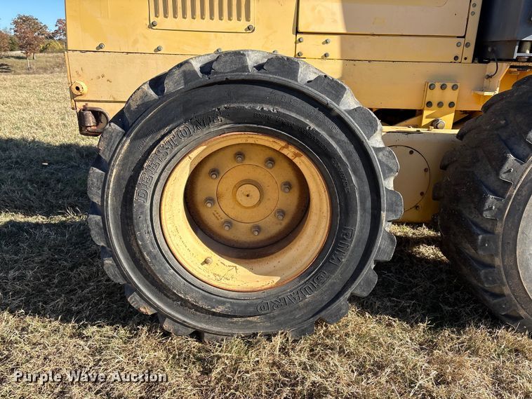 image for item FI0029 2002 New Holland RG80 motor grader