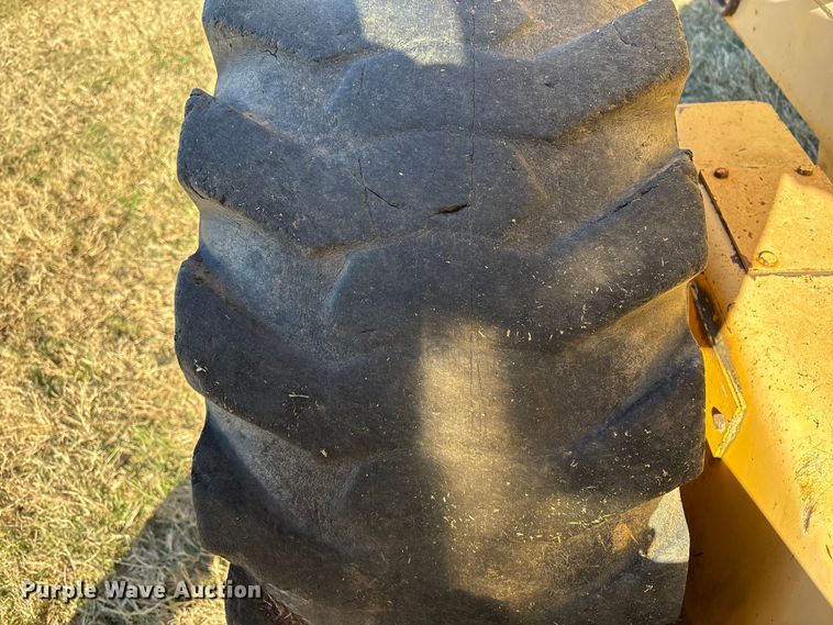 image for item FI0029 2002 New Holland RG80 motor grader