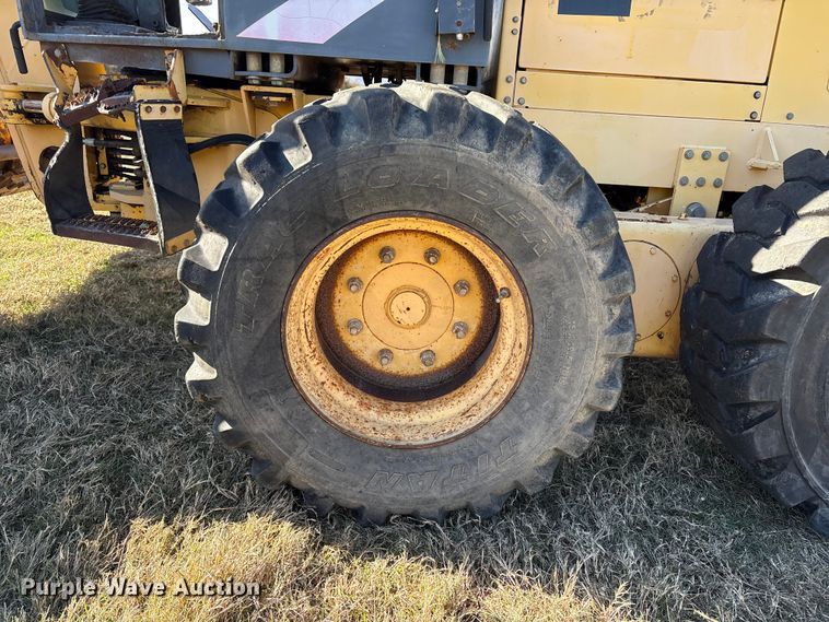 image for item FI0029 2002 New Holland RG80 motor grader