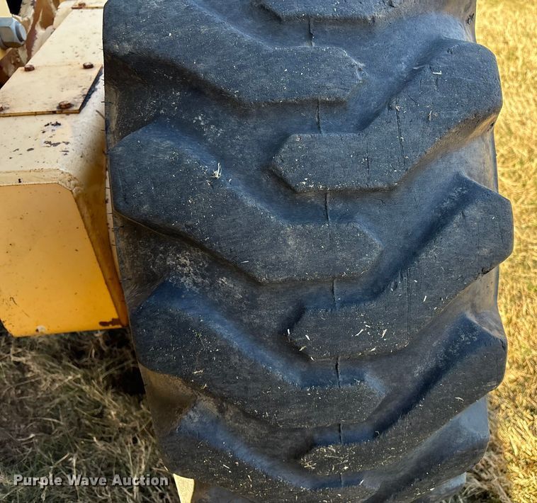 image for item FI0029 2002 New Holland RG80 motor grader