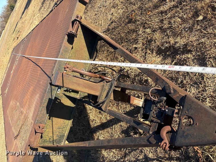 image for item FI0040 1993 Country Road Custom Trailers tilt deck equipment trailer